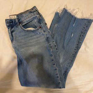 Abercrombie & Fitch Kick Flare Jean in Mid Wash (Size 4/27R)